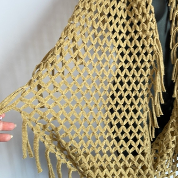 Steve Madden Open Knit Crochet Tan Camel Color Infinity Scarf with Fringe OS - Picture 6 of 12